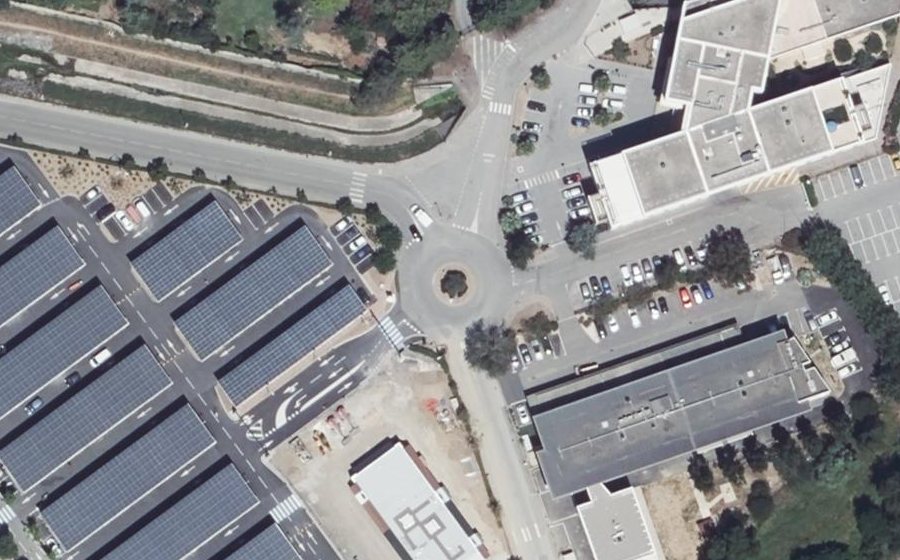 Vue aérienne du Rond-point anonyme n°225141278