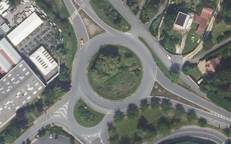 Vue aérienne du Rond-point anonyme n°22516145
