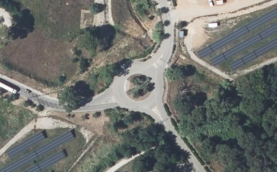 Vue aérienne du Rond-point anonyme n°225233239