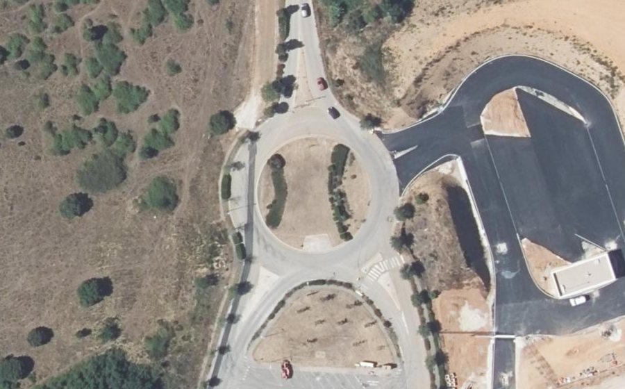 Vue aérienne du Rond-point anonyme n°225233258