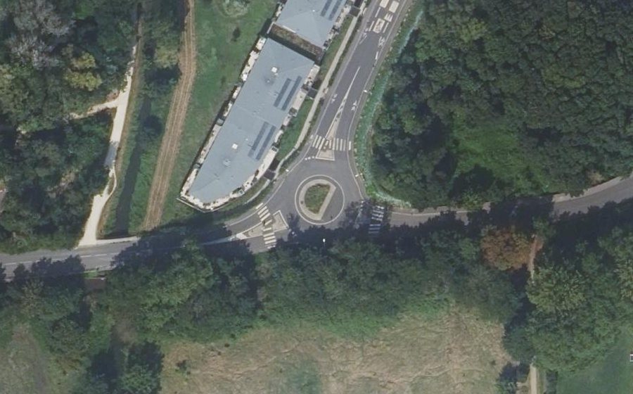 Vue aérienne du Rond-point anonyme n°225563193