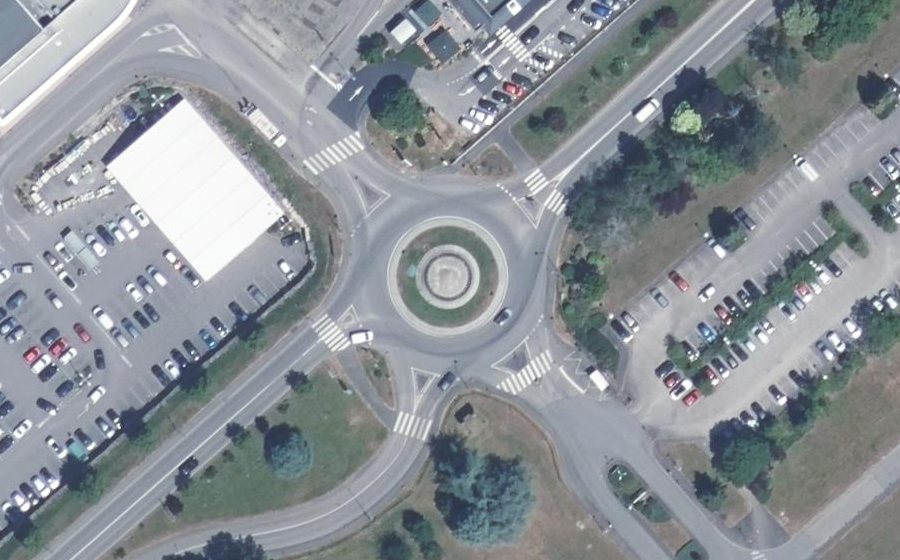 Vue aérienne du Rond-point anonyme n°22560369