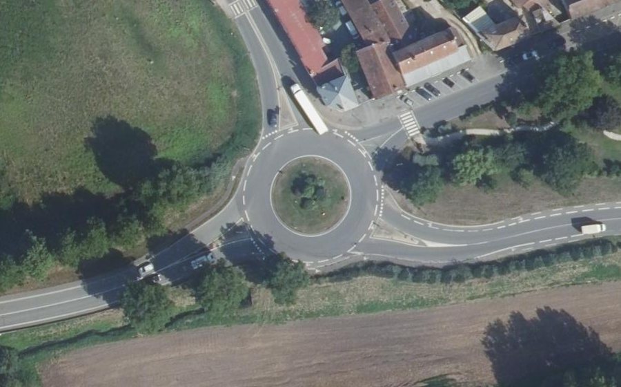 Vue aérienne du Rond-point anonyme n°22561401