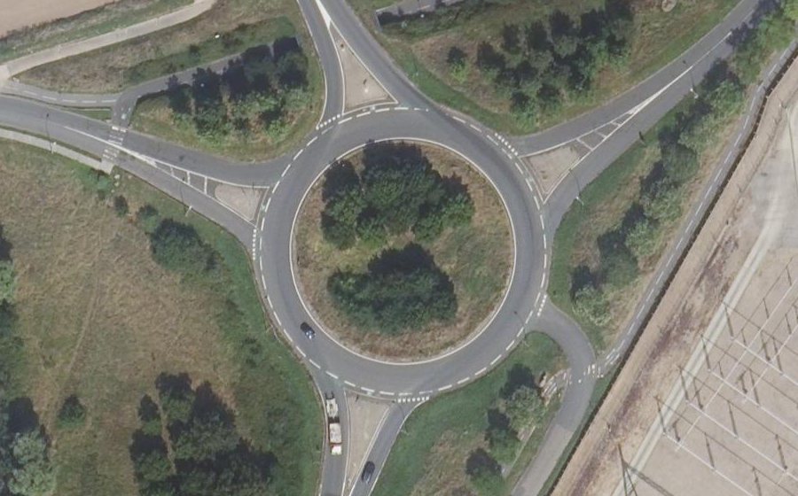 Vue aérienne du Rond-point anonyme n°22563954