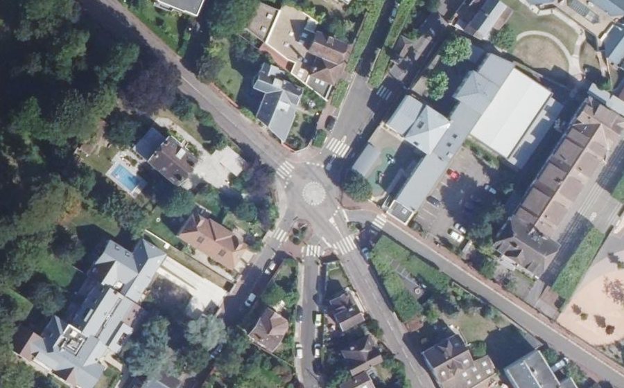 Vue aérienne du Rond-point anonyme n°22567354