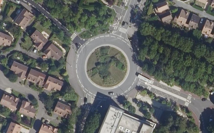 Vue aérienne du Rond-point anonyme n°22568110
