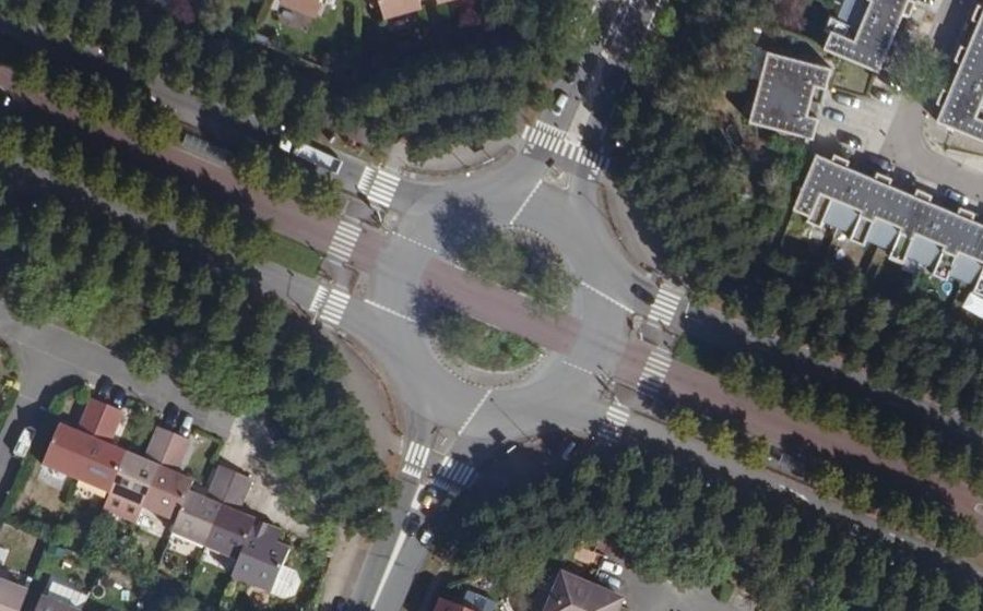 Vue aérienne du Rond-point anonyme n°22568393