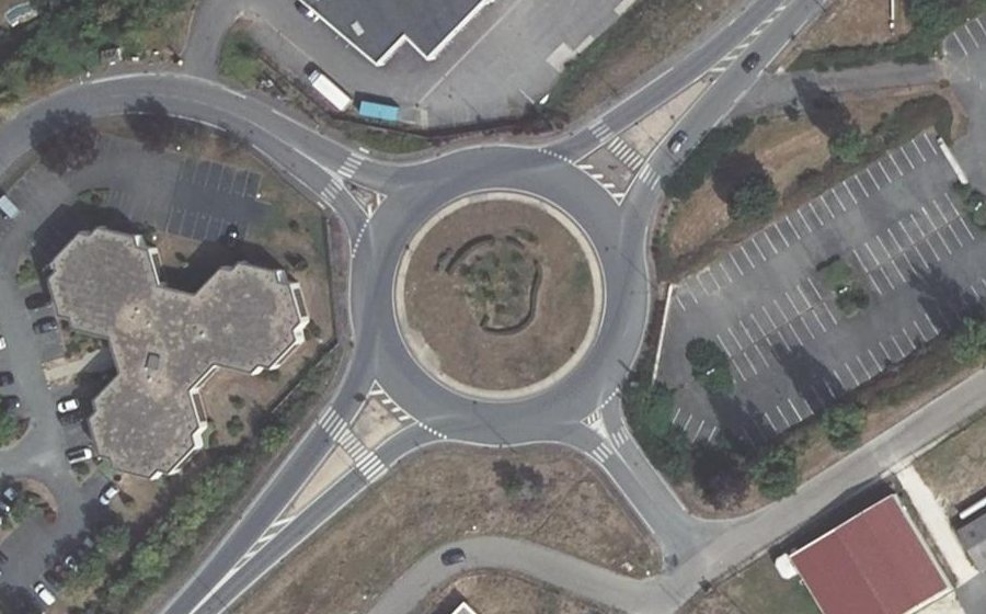 Vue aérienne du Rond-point anonyme n°22568481