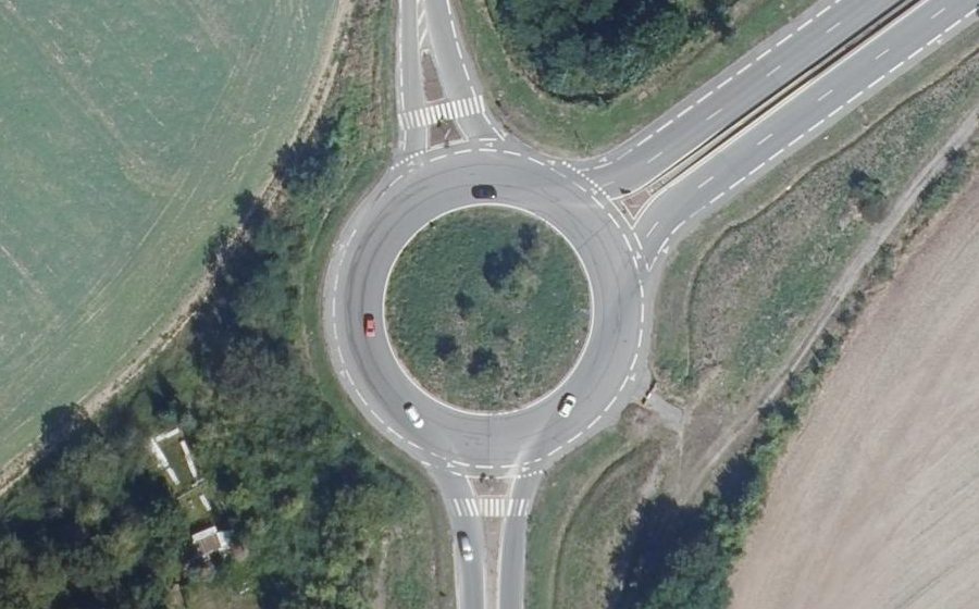 Vue aérienne du Rond-point anonyme n°22569054