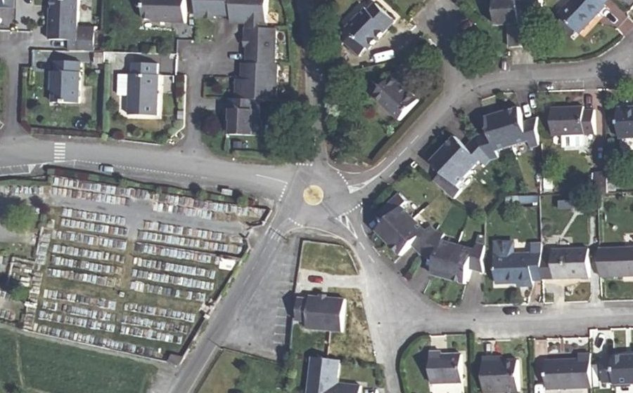 Vue aérienne du Rond-point anonyme n°225716863