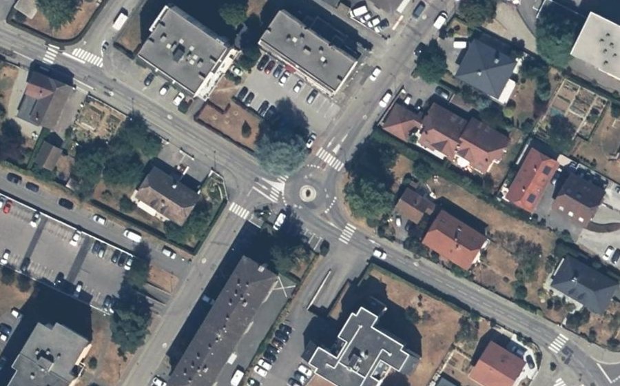 Vue aérienne du Rond-point anonyme n°225785252