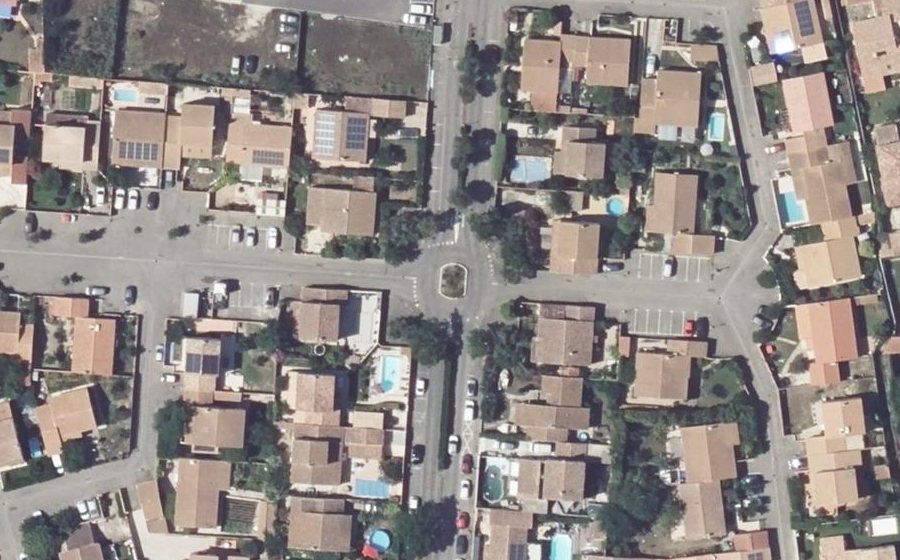 Vue aérienne du Rond-point anonyme n°225794007