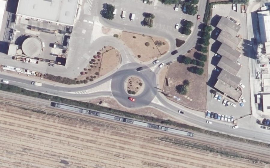 Vue aérienne du Rond-point anonyme n°225813289