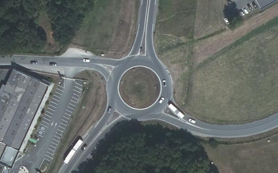 Vue aérienne du Rond-point anonyme n°22587421