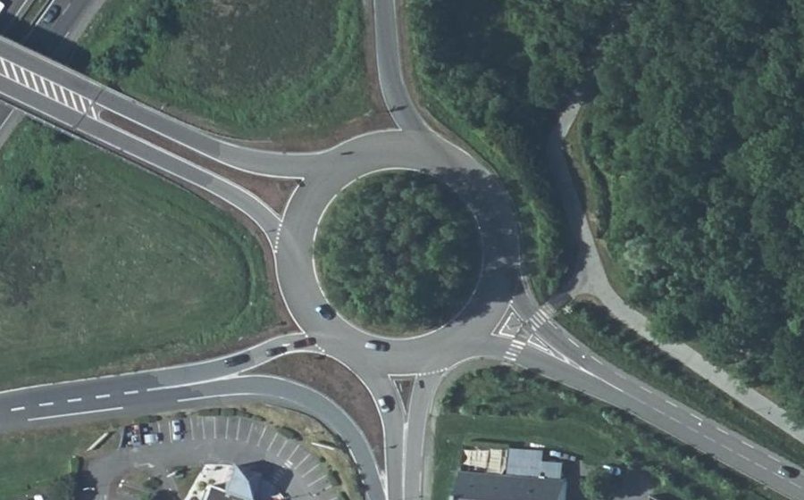 Vue aérienne du Rond-point anonyme n°22588278