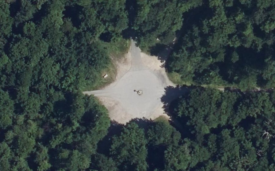 Vue aérienne du Rond-point anonyme n°225912683