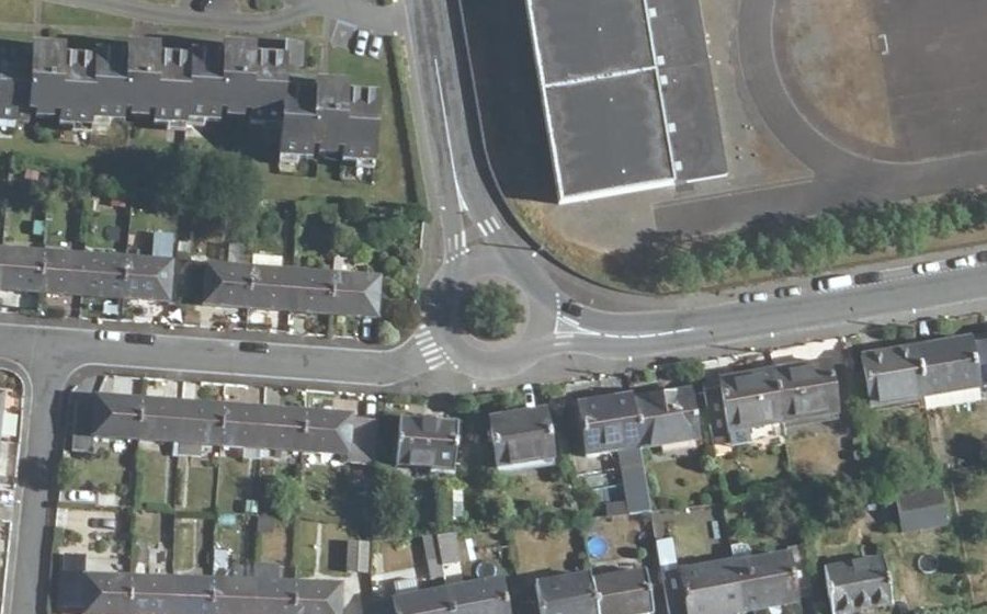 Vue aérienne du Rond-point anonyme n°226044686