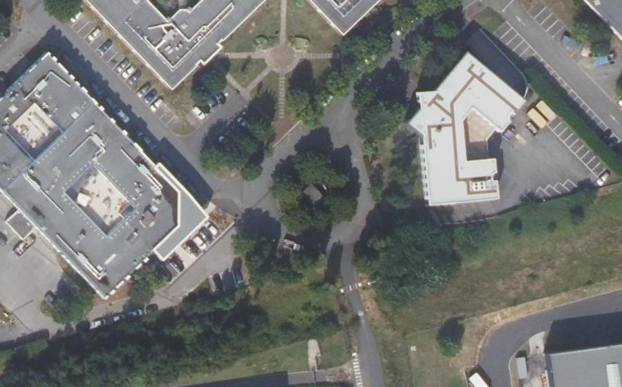 Vue aérienne du Rond-point anonyme n°226049808