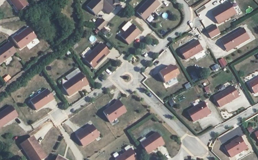 Vue aérienne du Rond-point anonyme n°226056714