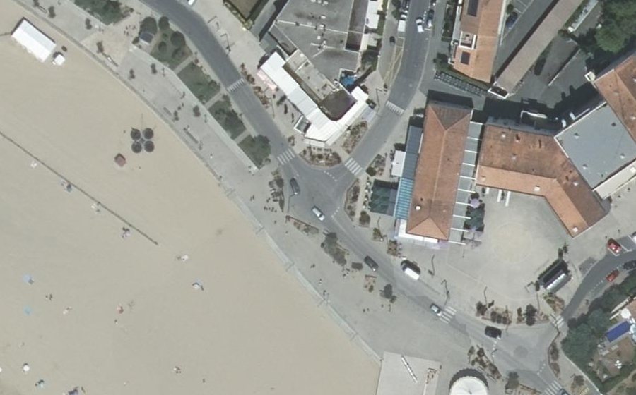 Vue aérienne du Rond-point anonyme n°226117370
