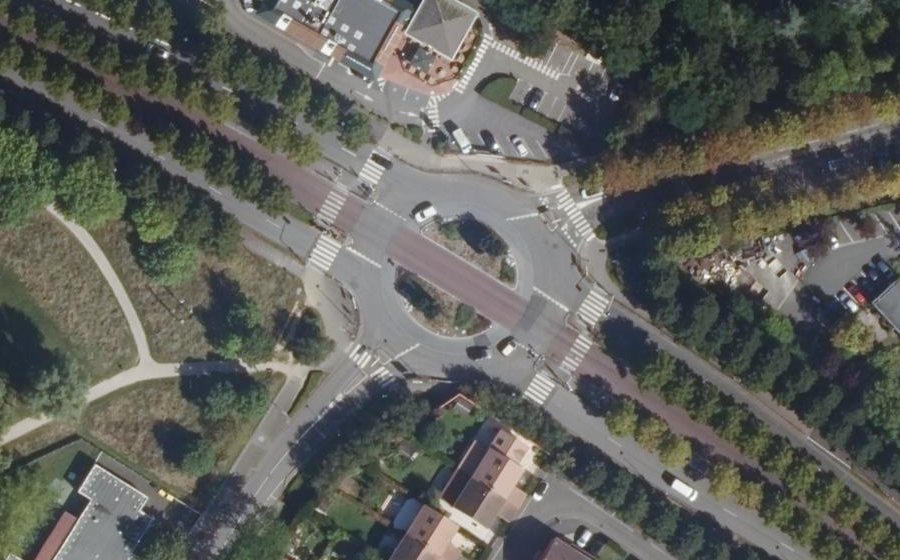 Vue aérienne du Rond-point anonyme n°22616488