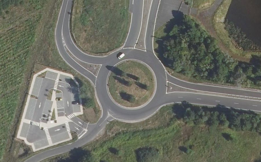 Vue aérienne du Rond-point anonyme n°22634896