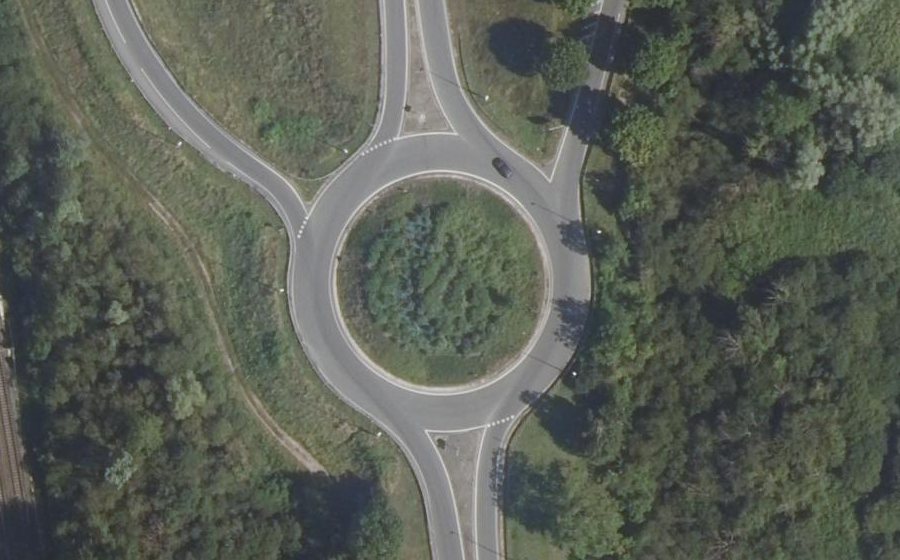 Vue aérienne du Rond-point anonyme n°22634911