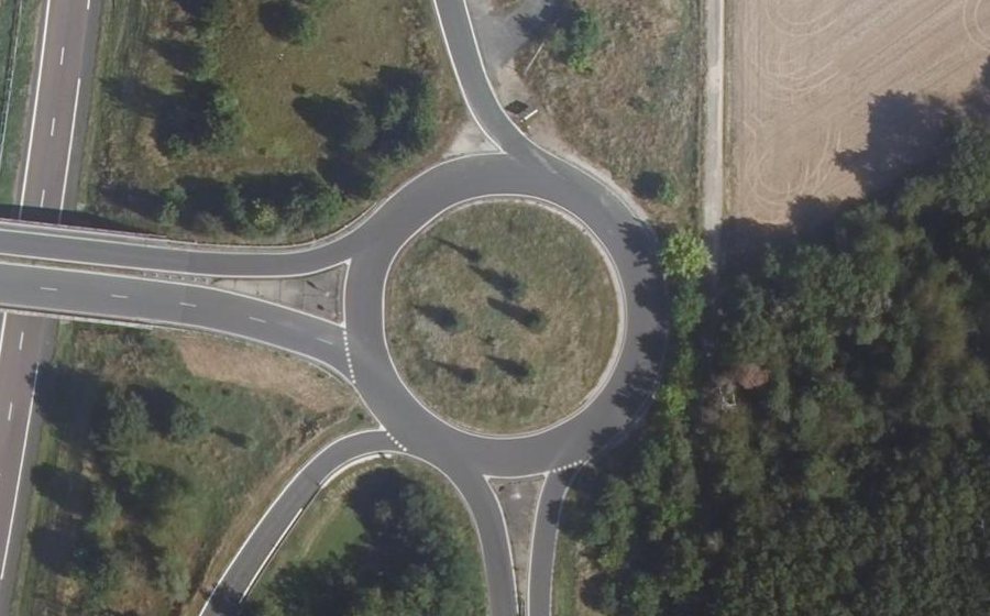 Vue aérienne du Rond-point anonyme n°22634912