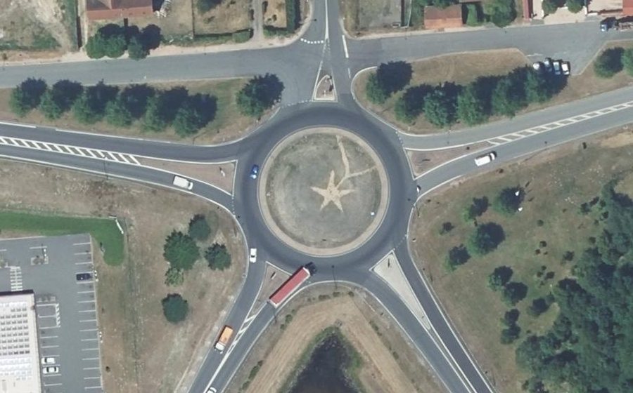 Vue aérienne du Rond-point anonyme n°22634989