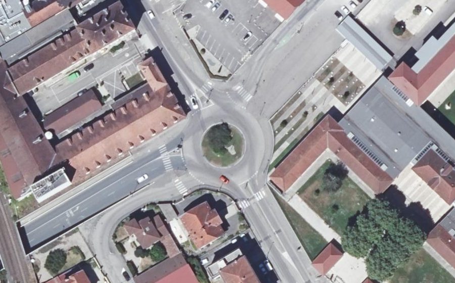 Vue aérienne du Rond-point anonyme n°226424234