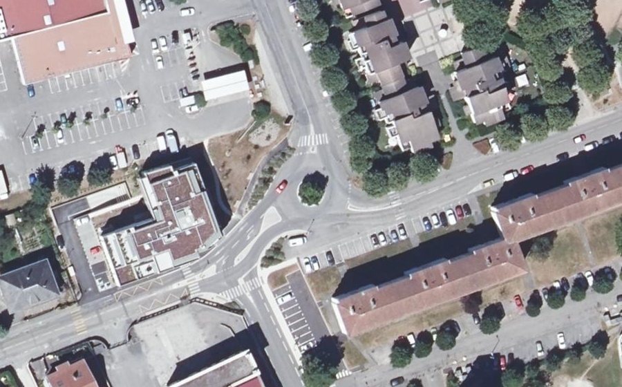 Vue aérienne du Rond-point anonyme n°226424244