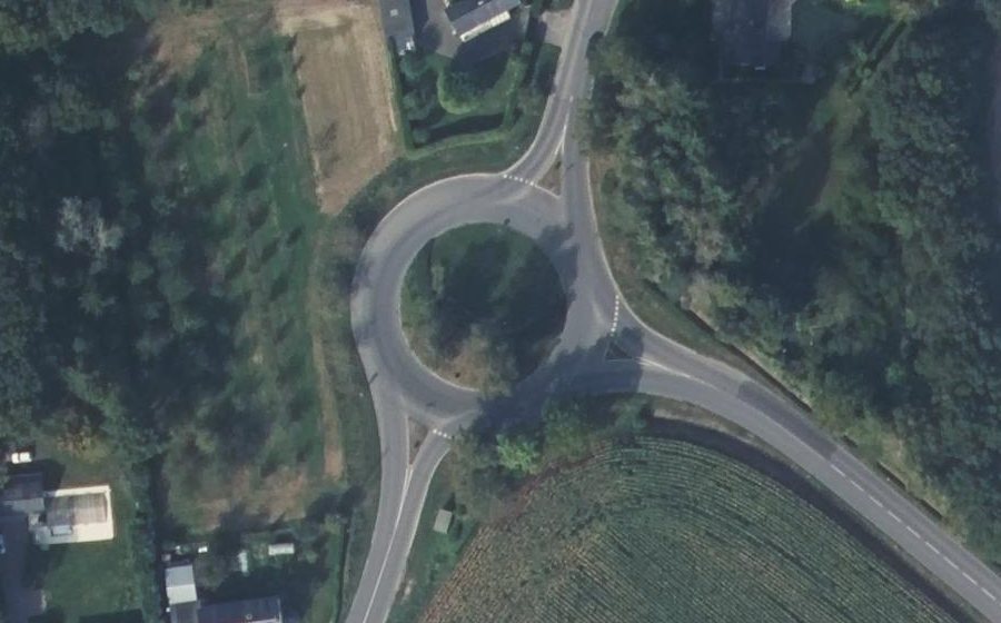 Vue aérienne du Rond-point anonyme n°22646769