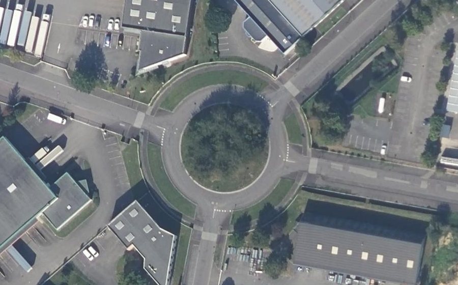Vue aérienne du Rond-point anonyme n°22649917