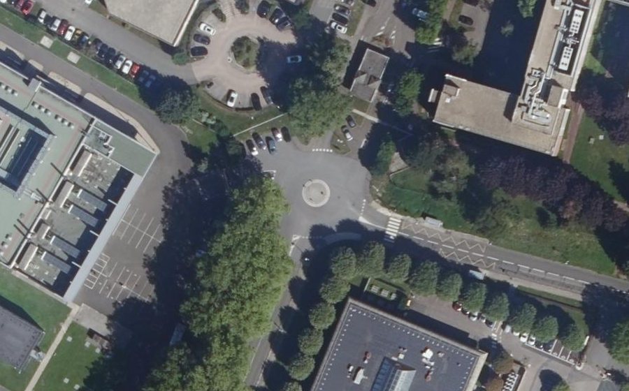 Vue aérienne du Rond-point anonyme n°22650361