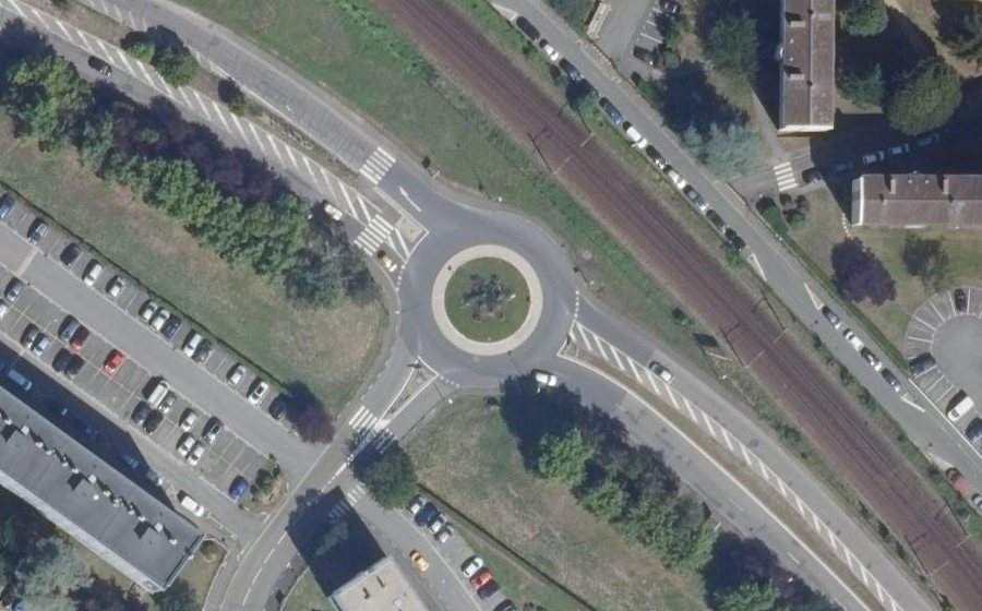 Vue aérienne du Rond-point anonyme n°22650364