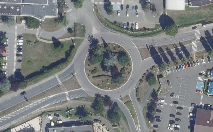 Vue aérienne du Rond-point anonyme n°22650375