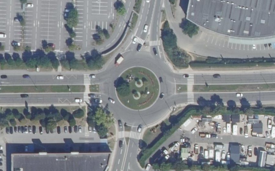Vue aérienne du Rond-point anonyme n°22650412