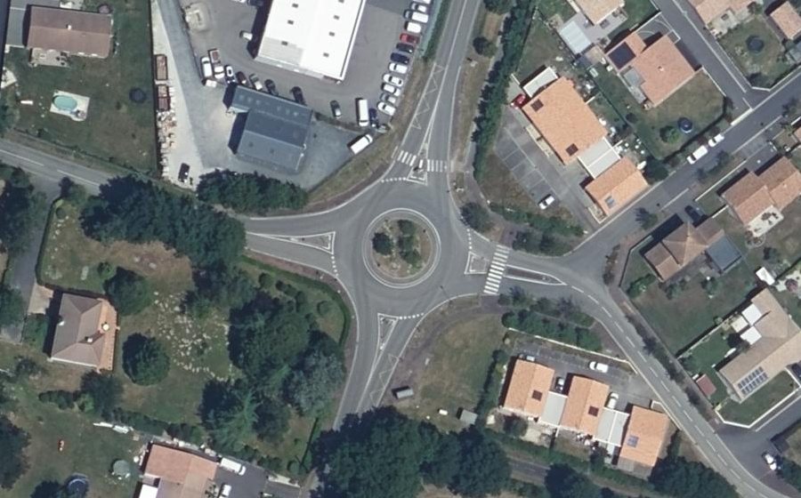 Vue aérienne du Rond-point anonyme n°226518932