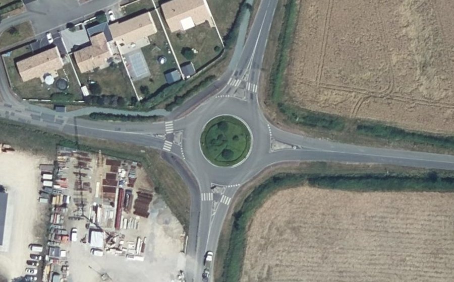 Vue aérienne du Rond-point anonyme n°226518933