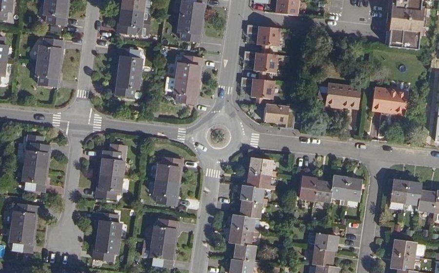 Vue aérienne du Rond-point anonyme n°226585632