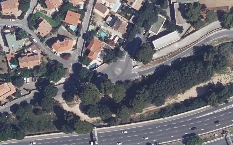 Vue aérienne du Rond-point anonyme n°226609335