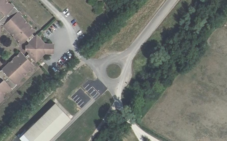 Vue aérienne du Rond-point anonyme n°226610081