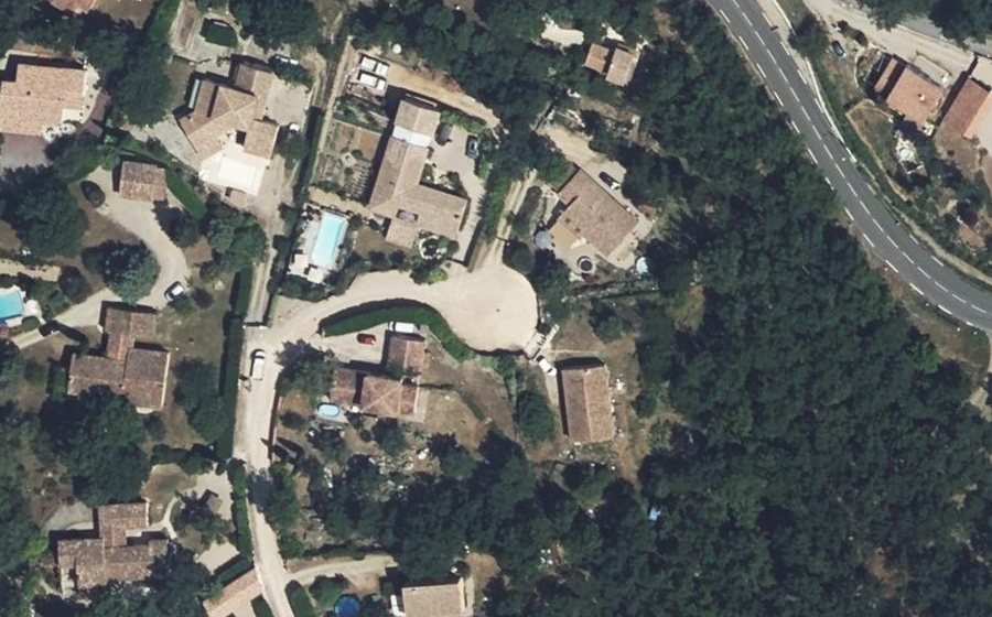 Vue aérienne du Rond-point anonyme n°226625394