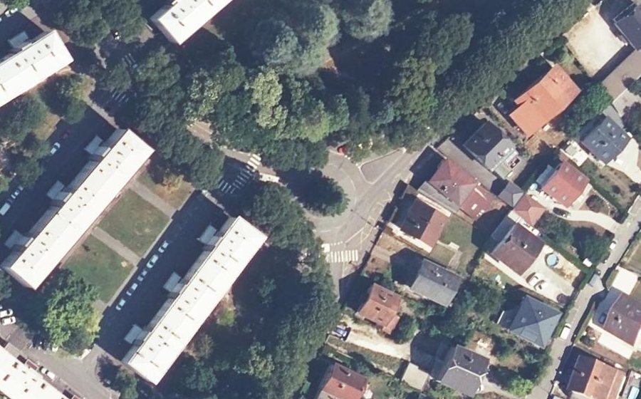 Vue aérienne du Rond-point anonyme n°22663550