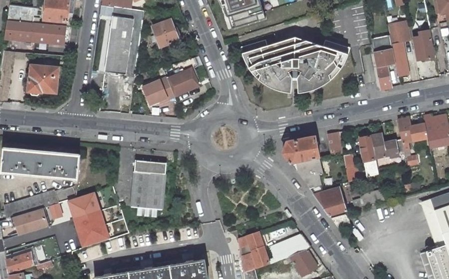 Vue aérienne du Rond-point anonyme n°22663984