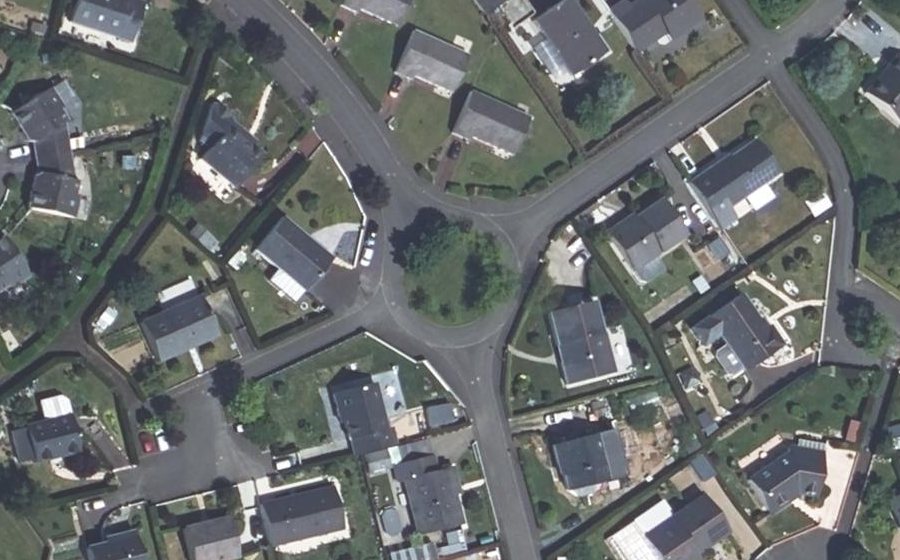 Vue aérienne du Rond-point anonyme n°226639847