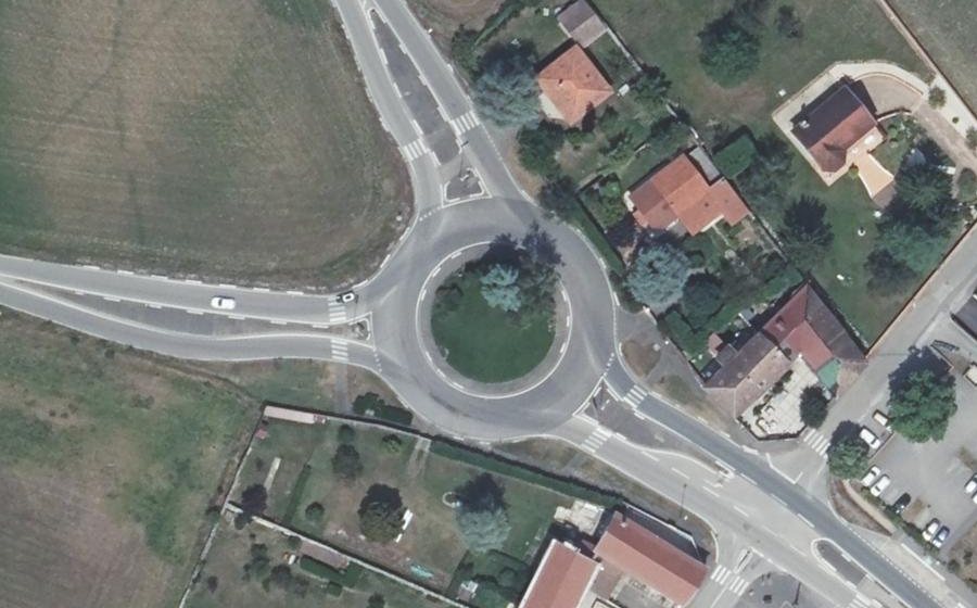 Vue aérienne du Rond-point anonyme n°22664678