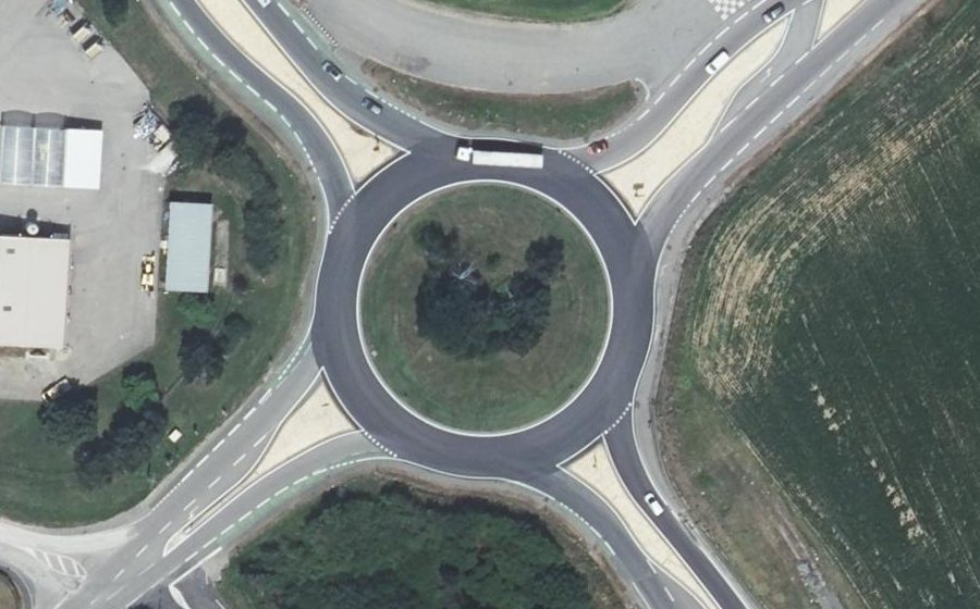 Vue aérienne du Rond-point anonyme n°22664732