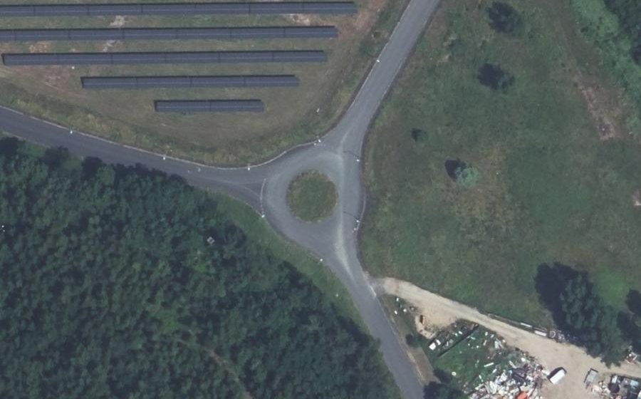 Vue aérienne du Rond-point anonyme n°226698849