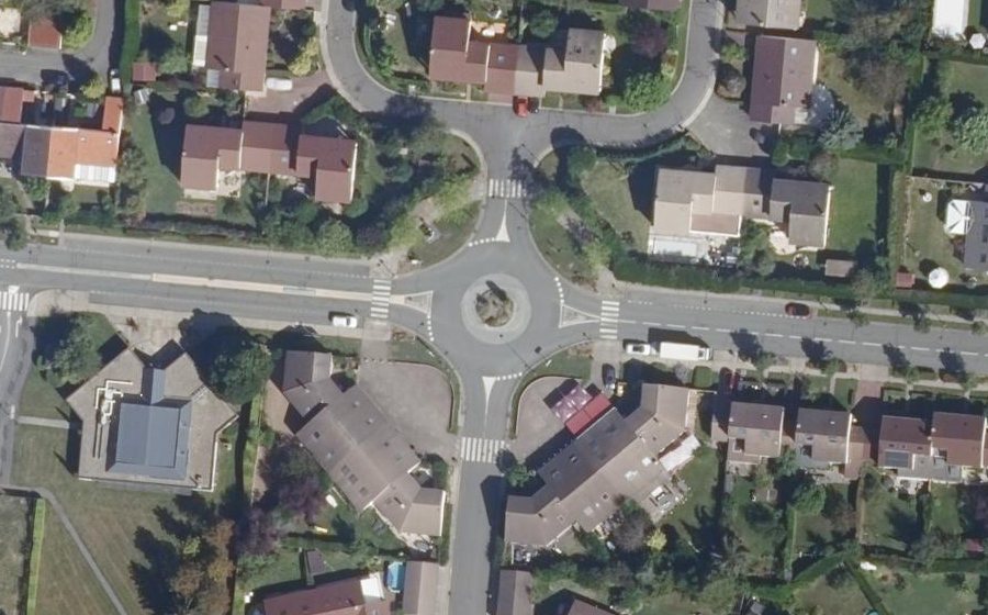 Vue aérienne du Rond-point anonyme n°22673296